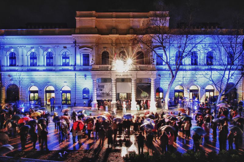 ragyogjon_kekben_a_szinhaz
