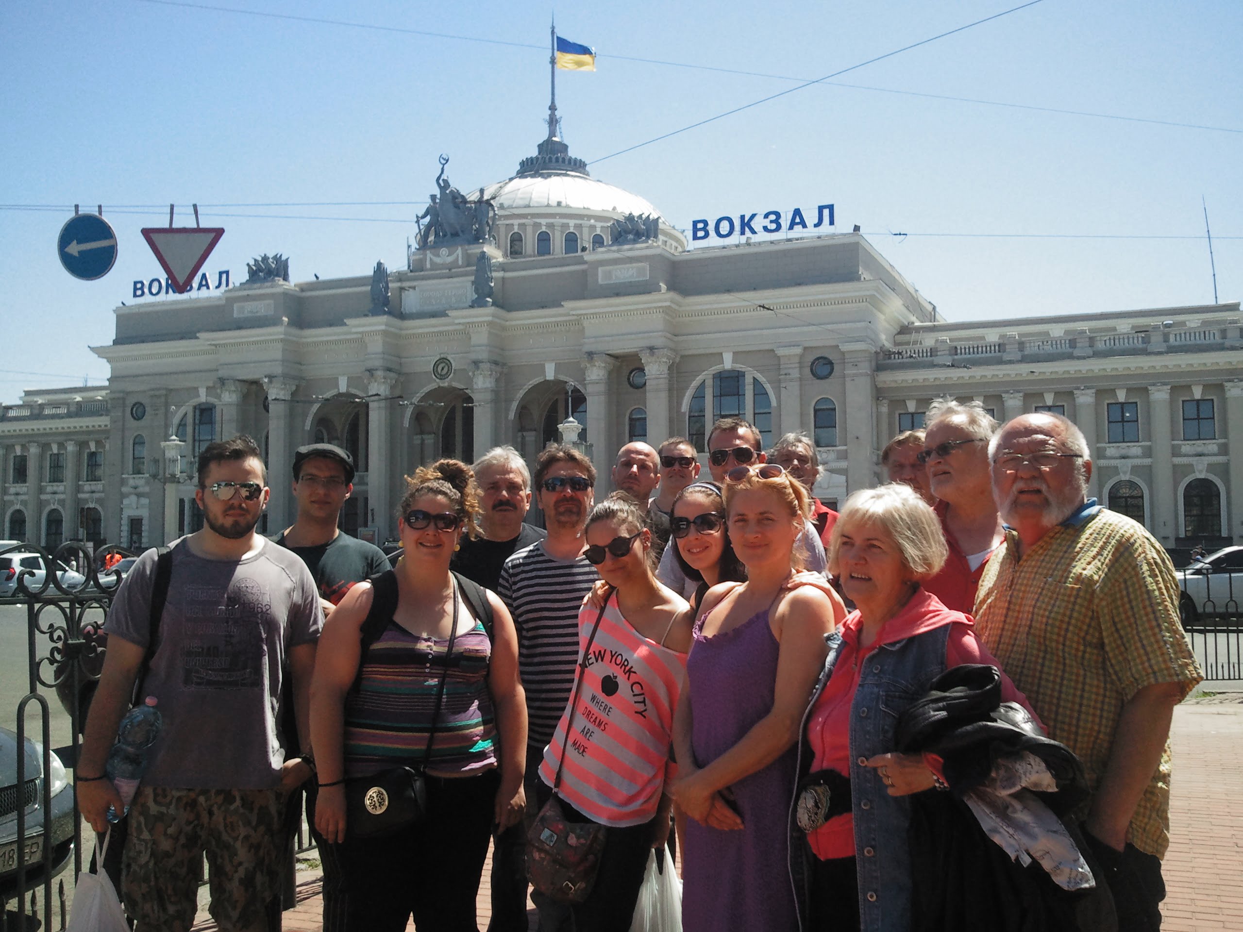 megerkezett_a_tarsulat