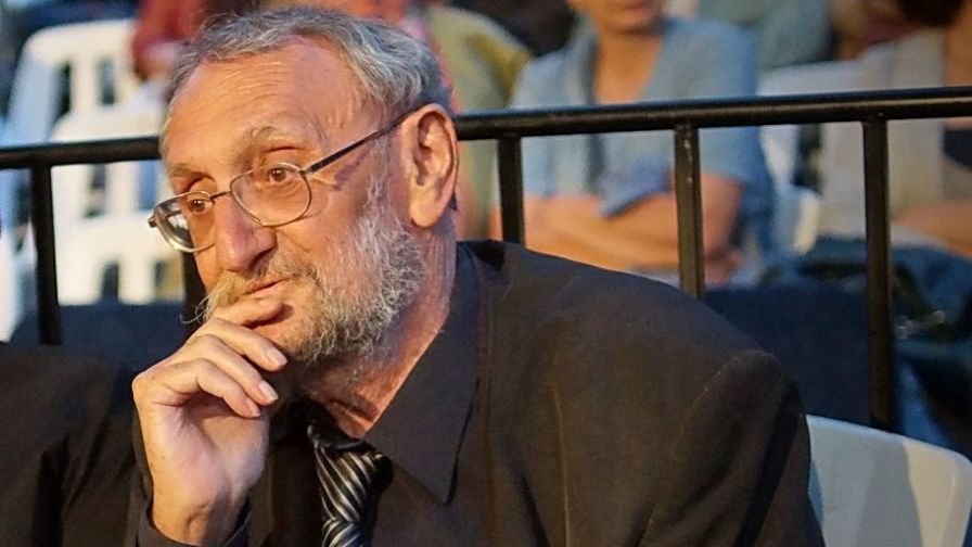 apati_miki_grid2_fekvo_lead