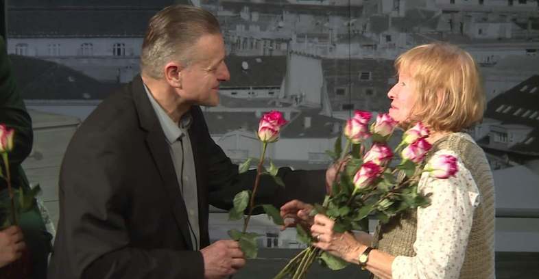 171121_macskajatek_diszeloadas_01