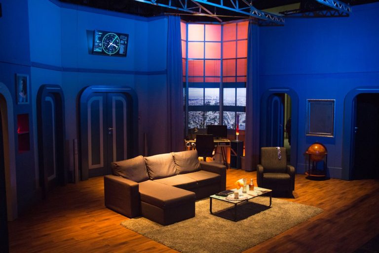 leszallas_partizsban_diszlet_001