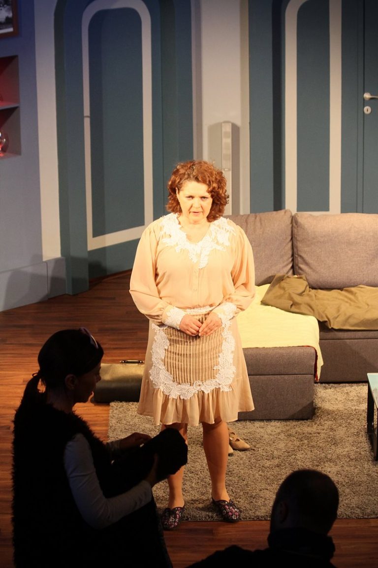 leszallas_partizsban_jelmez_001