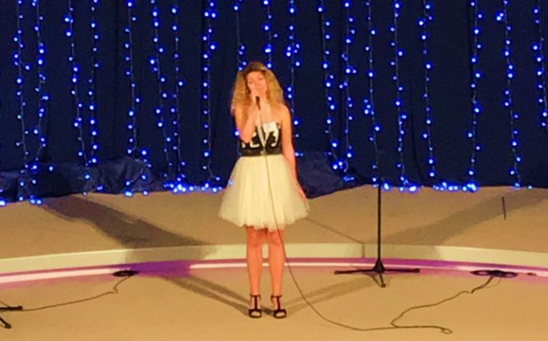 kiss_viktoira_golden_voice