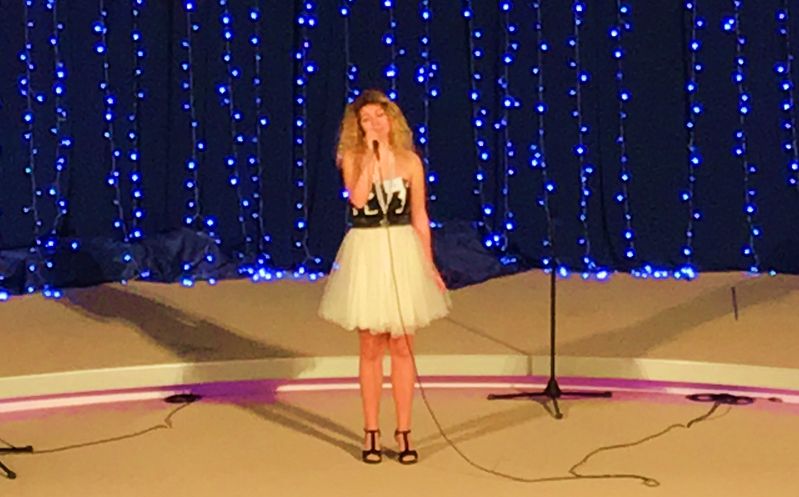 kiss_viktoira_golden_voice