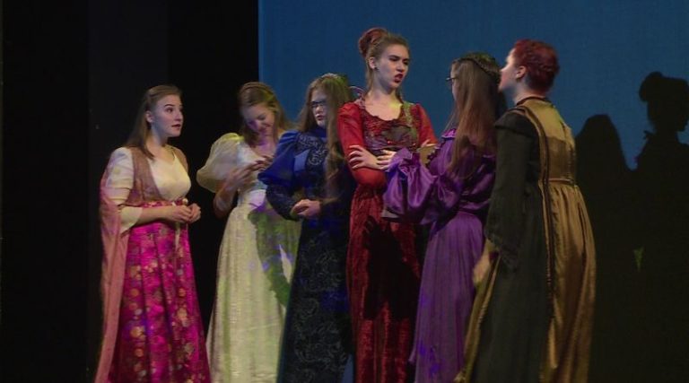 matyas-az-igazsagos-a-jokai-szinhazban-800x445