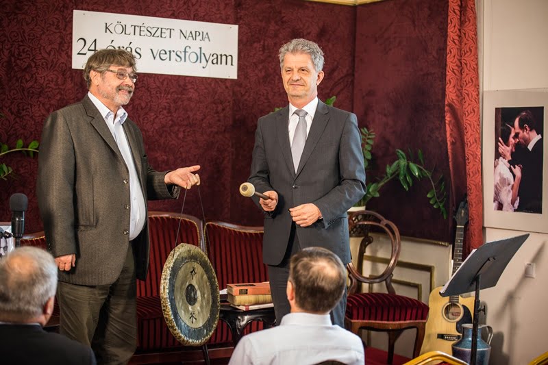 versfolyam_nyitokep2