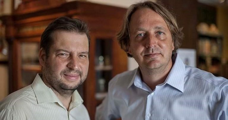 barka_kep-azert-adhatnal-neki-normalis-nevet-is