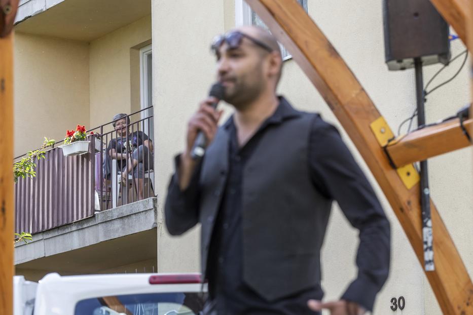 A színház házhoz megy Békéscsabán / Fotó: MTI/Rosta Tibor