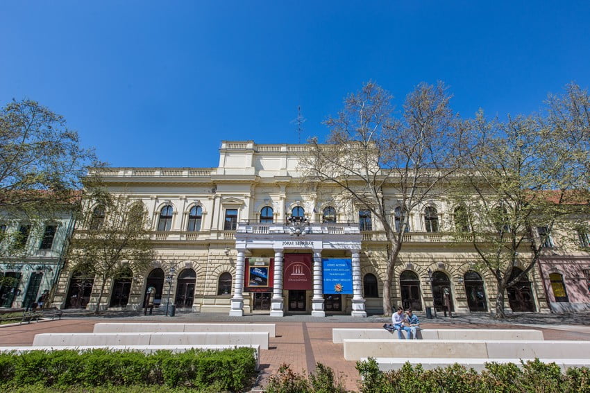 szinhazepulet_kulso_1