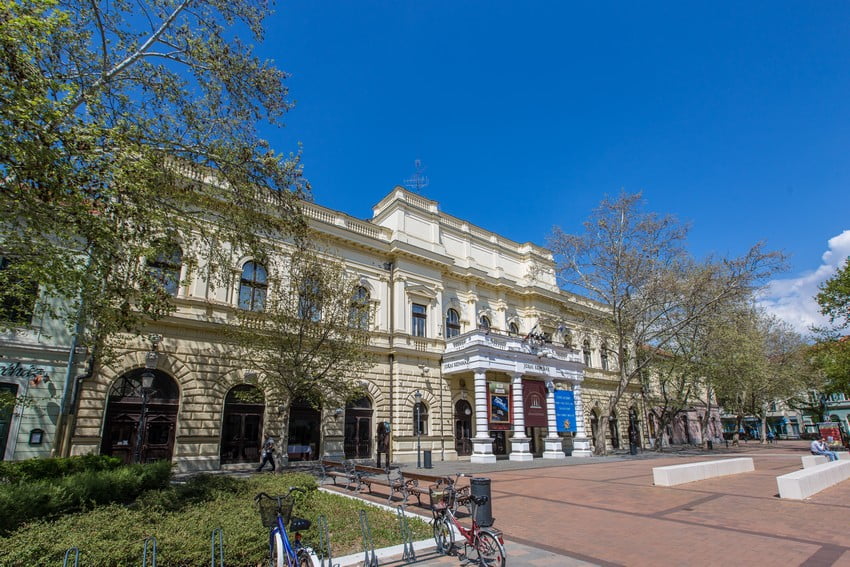 szinhazepulet_kulso_2