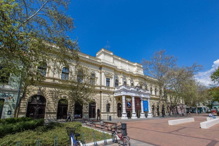 szinhazepulet_kulso_2