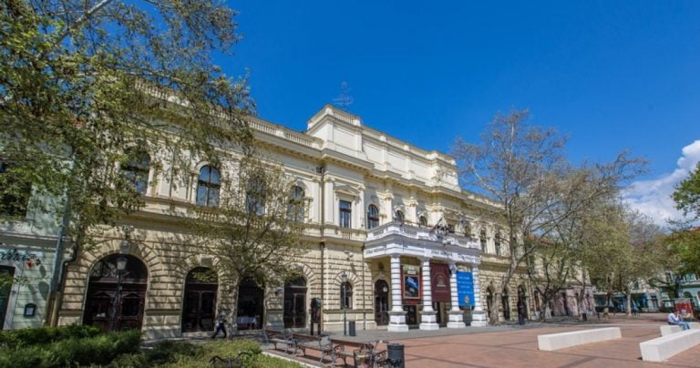 szinhazepulet_kulso_2_0