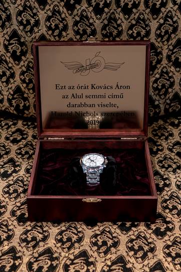 Árverésen Kovács Áron karórája