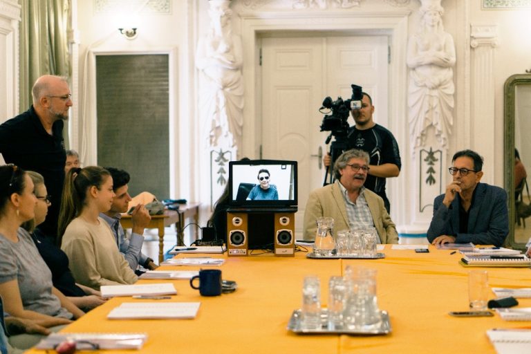 Az asztalfőn: Fenyő Miklós, Seregi Zoltán igazgató, Halasi Imre rendező