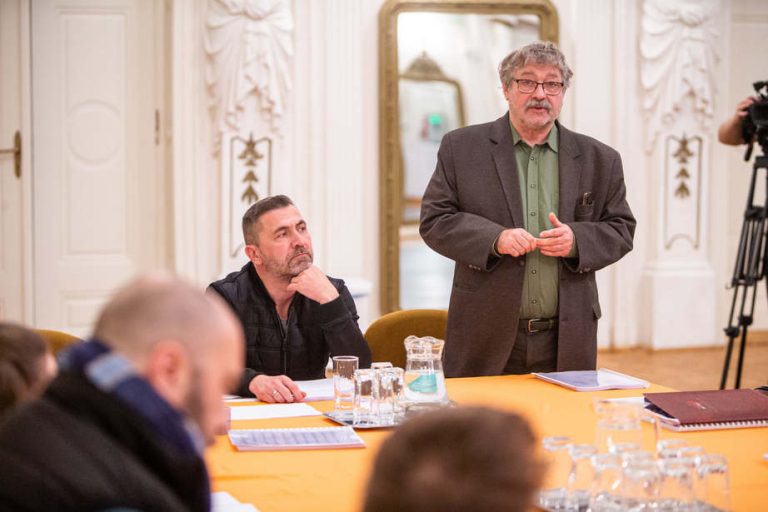 seregi_olvaso Tege Antal rendező, Seregi Zoltán igazgató