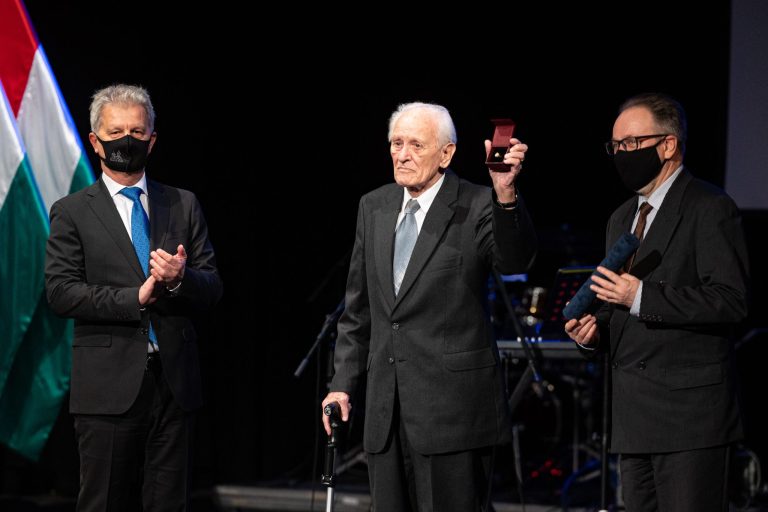 Dariday Róbert, a Békéscsaba Kultúrájáért kitüntetéssel, 2022. január 21-én