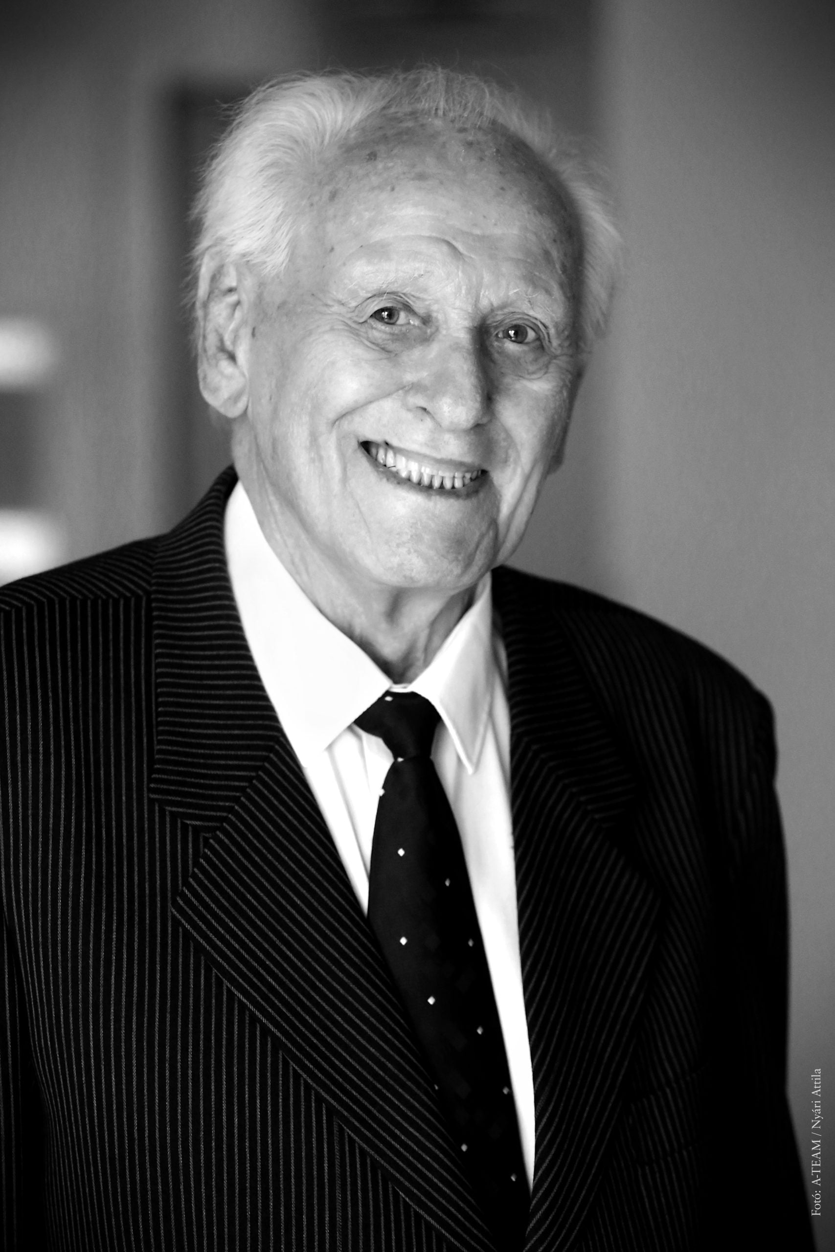 daridai_robert_img_1995_bw_tag