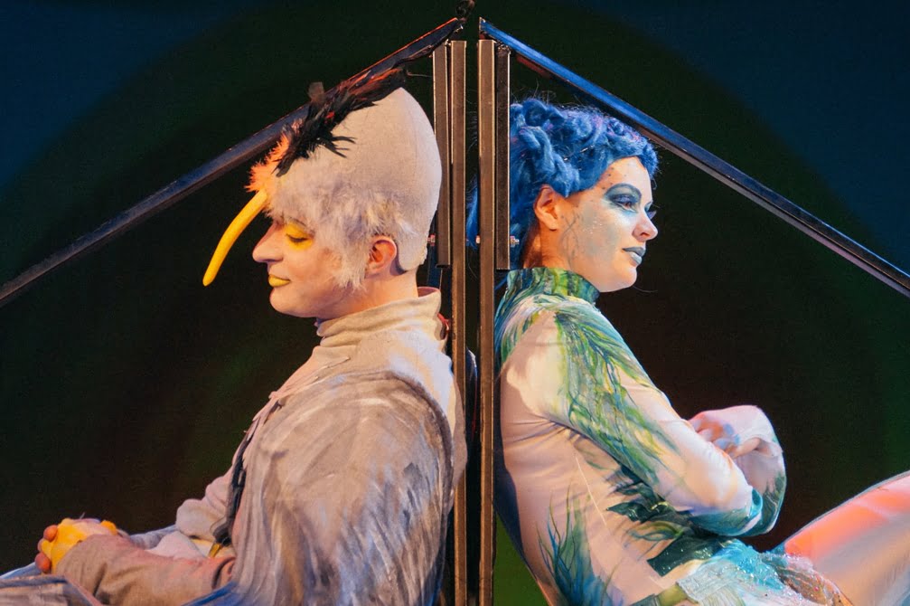 Szürke gém (Ormándy M. Keve) és Tihany tündér (Papp Barbara) Fotó: Köles István Jr./jokaiszinhaz.hu