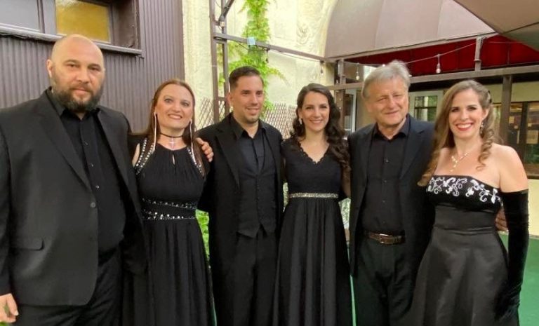 A Hála Gála résztvevői