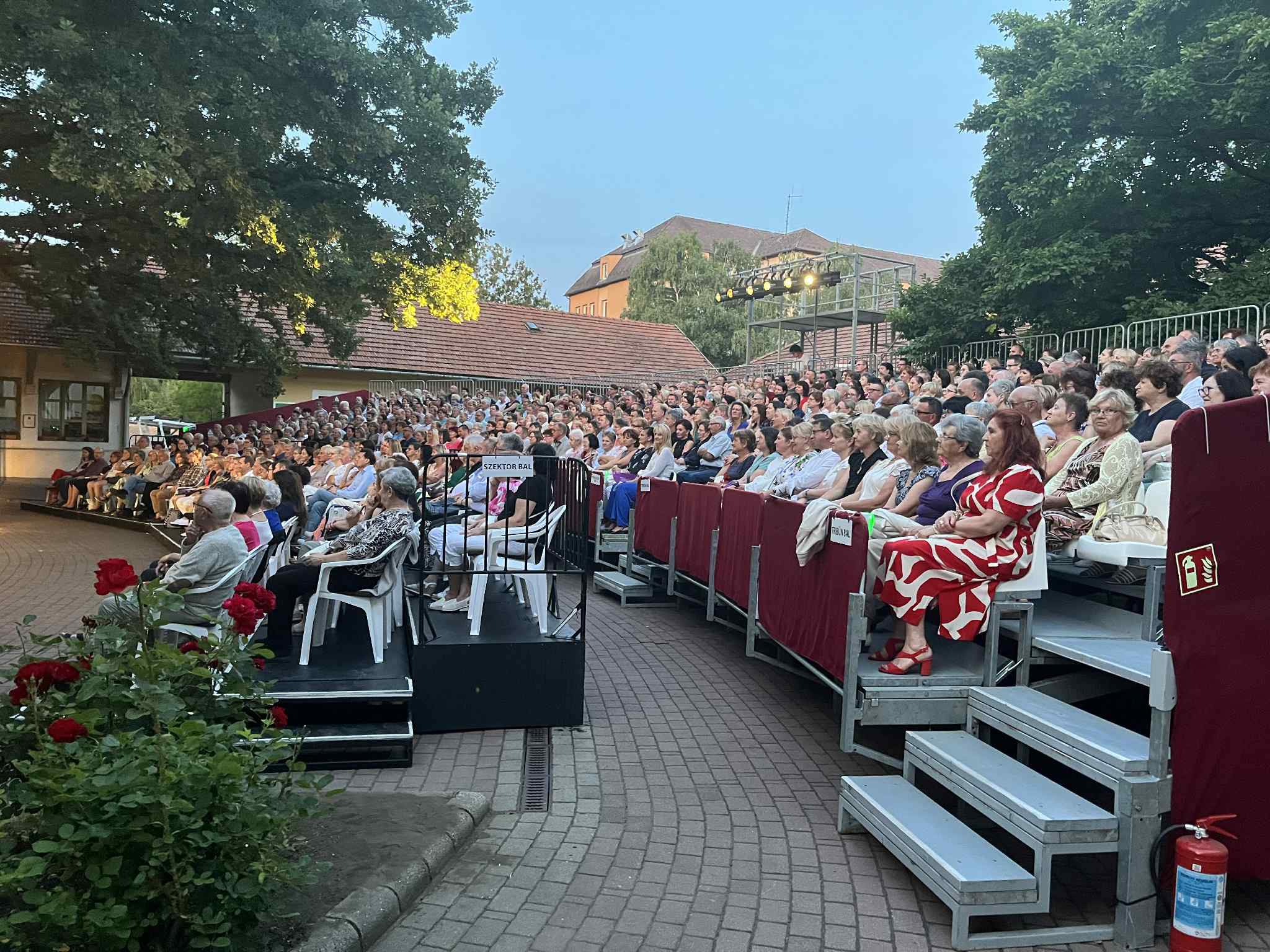 Városházi_közönség